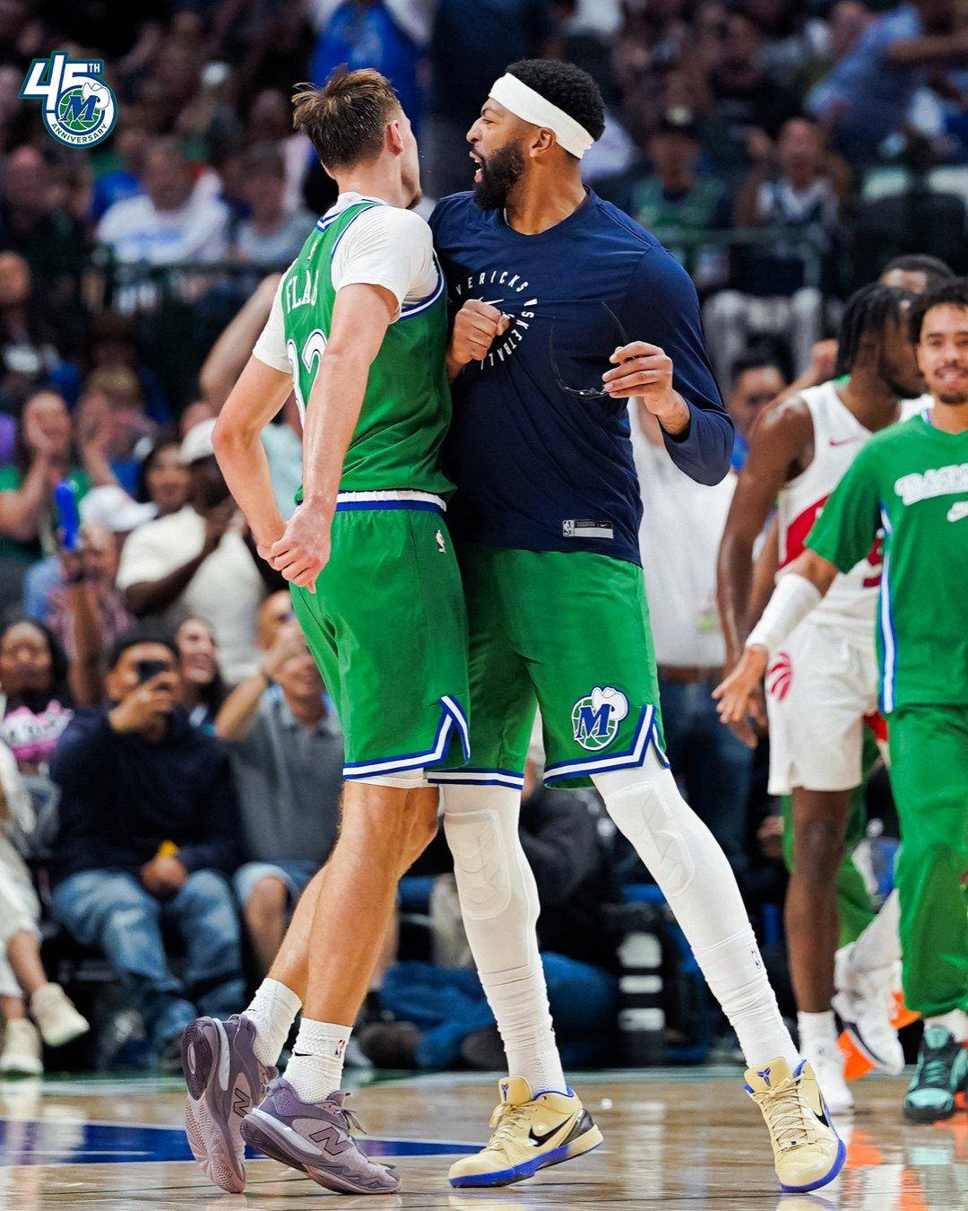 梅赛德斯轻取红牛二队，拉塞尔刷新纪录