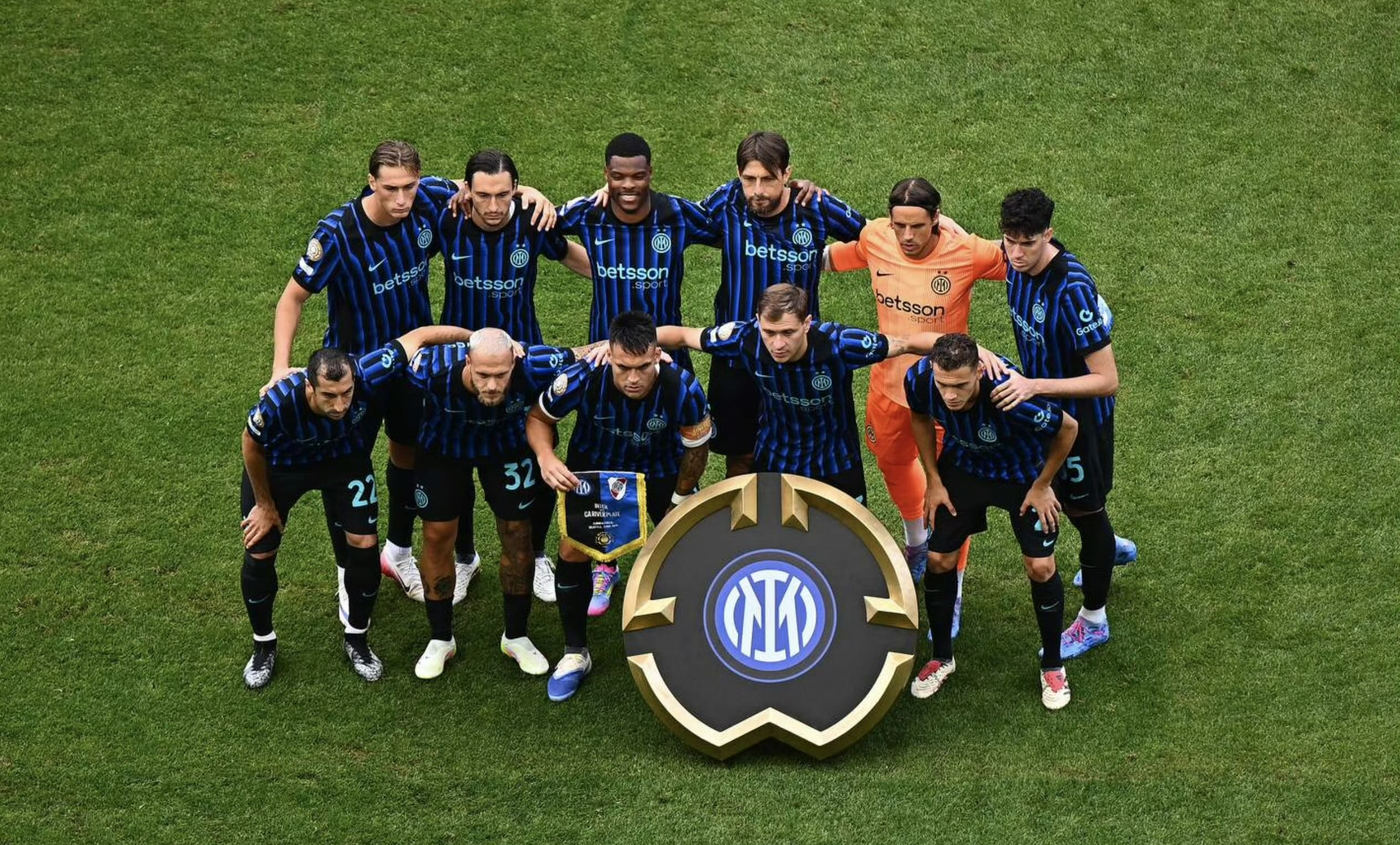 国际米兰险胜利物浦，苏亚雷斯扛起全队