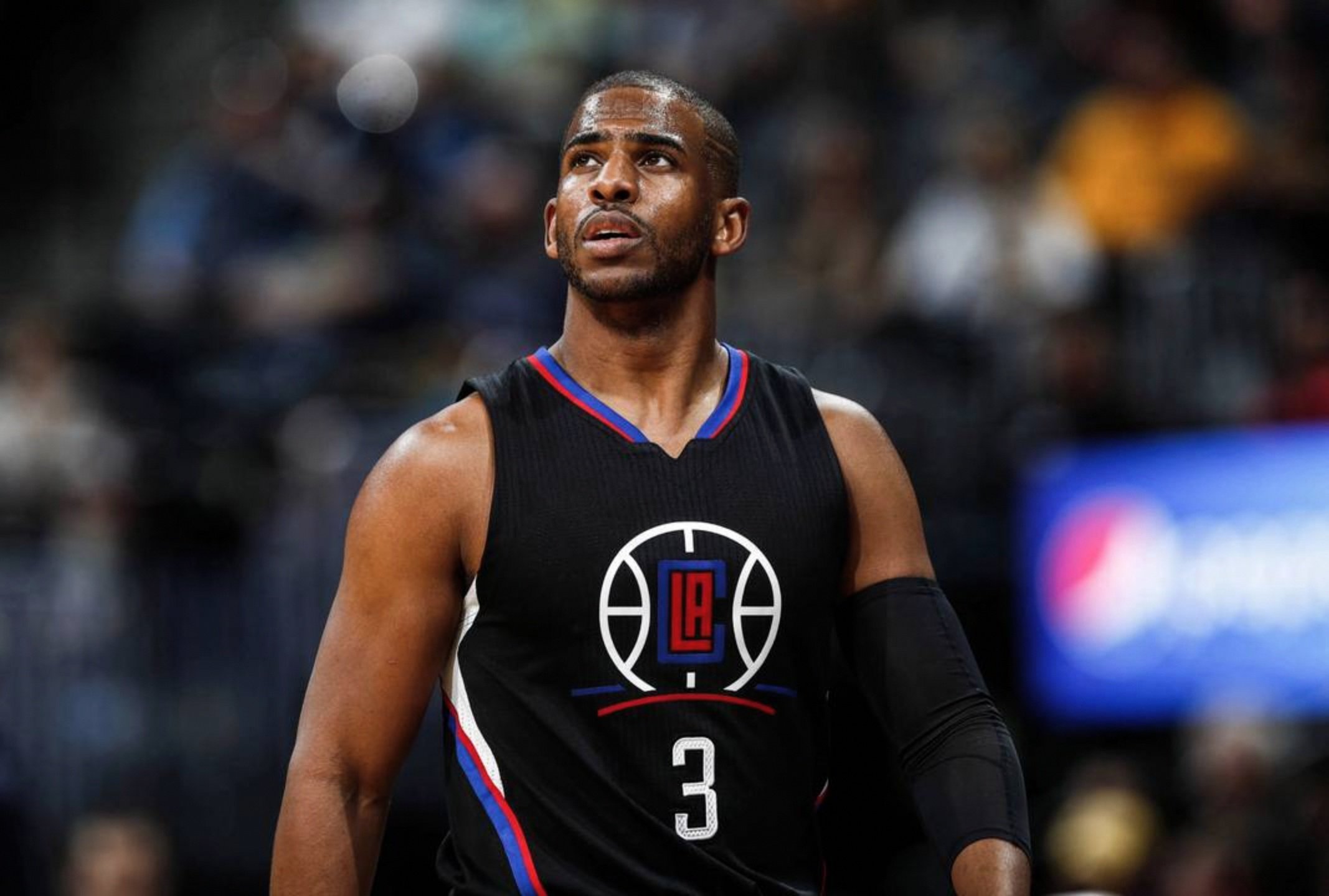 雷霆碾压上海队，保罗带队取胜