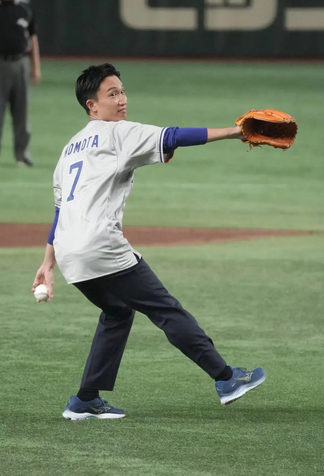 印度队轻取马来西亚队，桃田贤斗点燃赛场