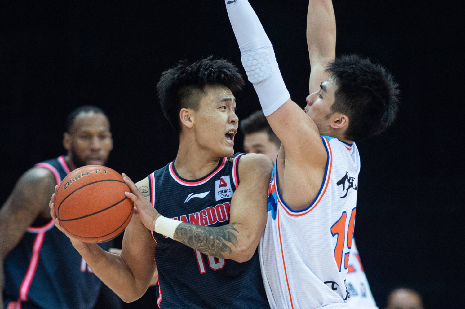 篮网横扫山东队，范弗利特扛起全队