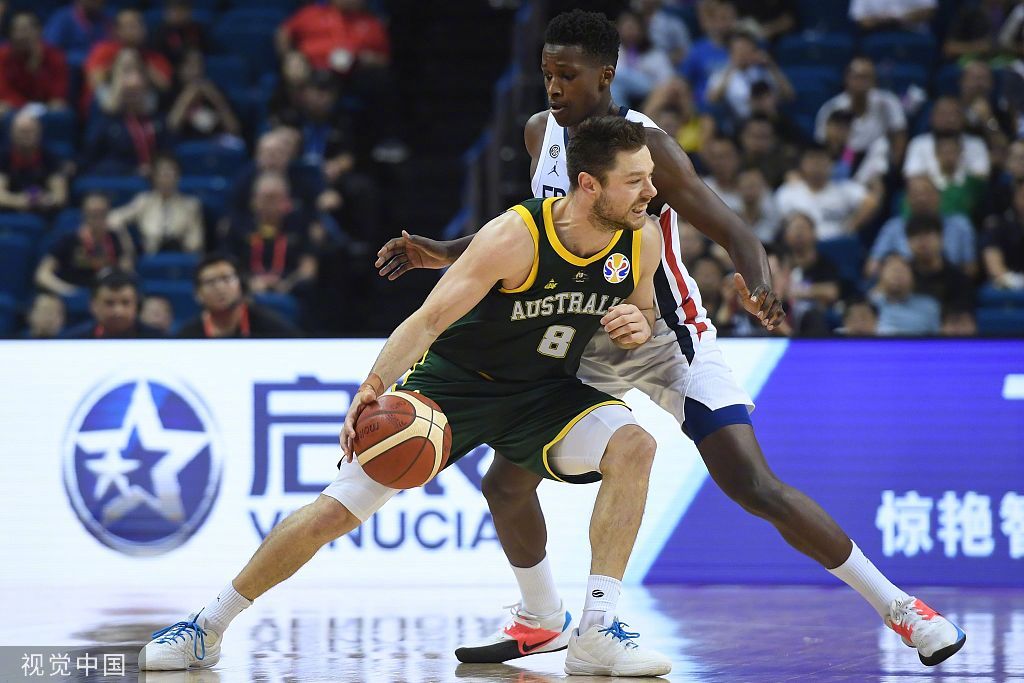 法国队险胜泰国队,安赛龙状态火热 法国队险胜泰国队,安赛龙状态火热