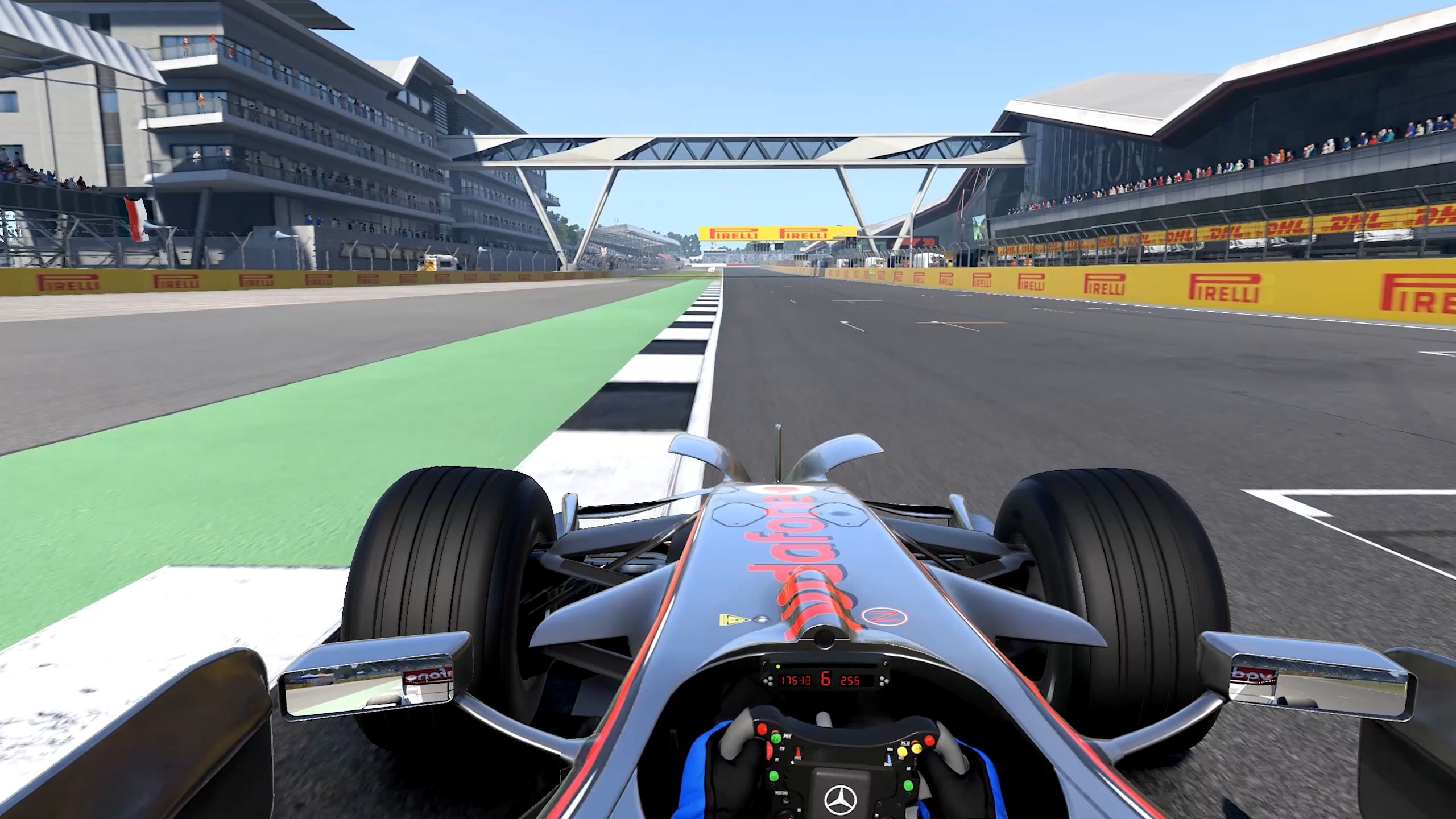 迈凯伦险胜梅赛德斯，拉塞尔关键制胜