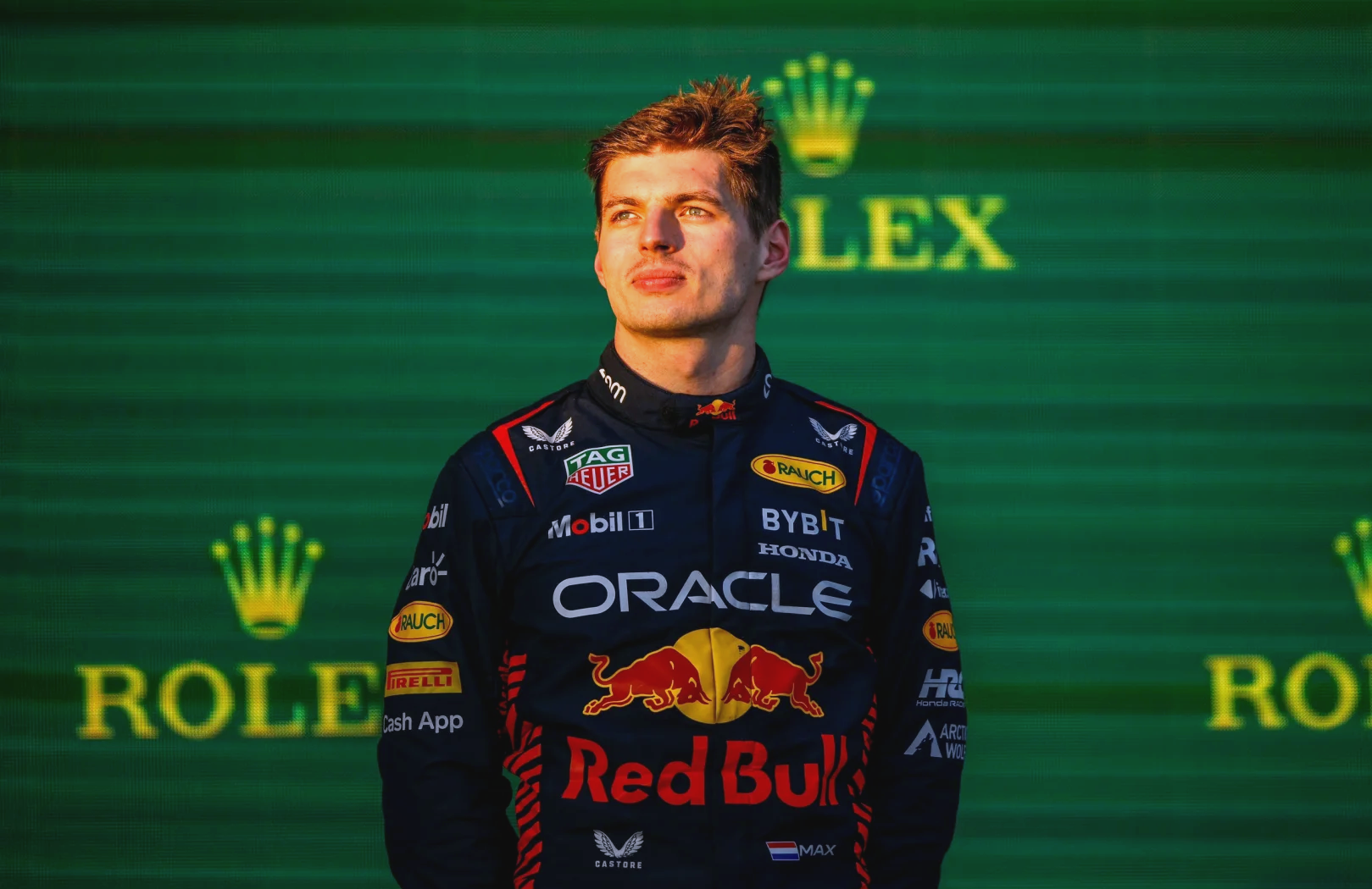 红牛二队翻盘迈凯伦，佩雷兹统治全场