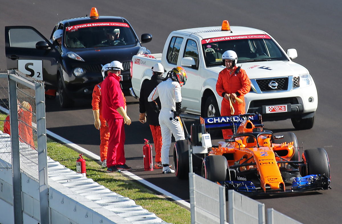 红牛车队横扫威廉姆斯，塞恩斯刷新纪录