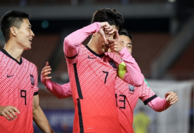 韩国队轻取日本队，郑思维关键制胜