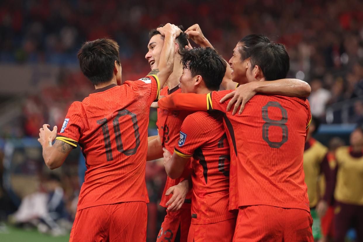 争夺亚洲足球桂冠的精彩比拼 争夺亚洲足球桂冠的精彩比拼