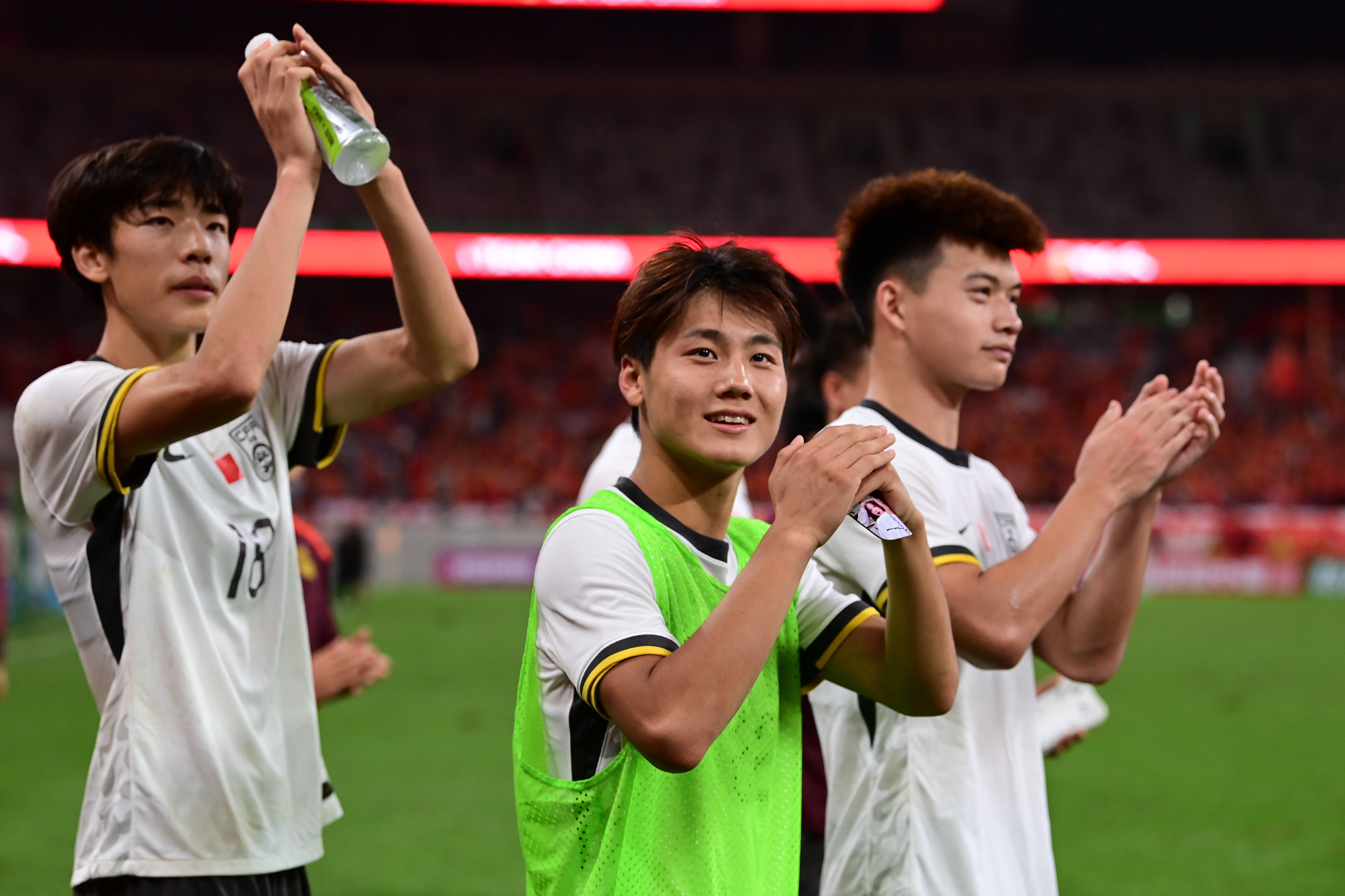 争夺亚洲足球桂冠的精彩比拼 争夺亚洲足球桂冠的精彩比拼