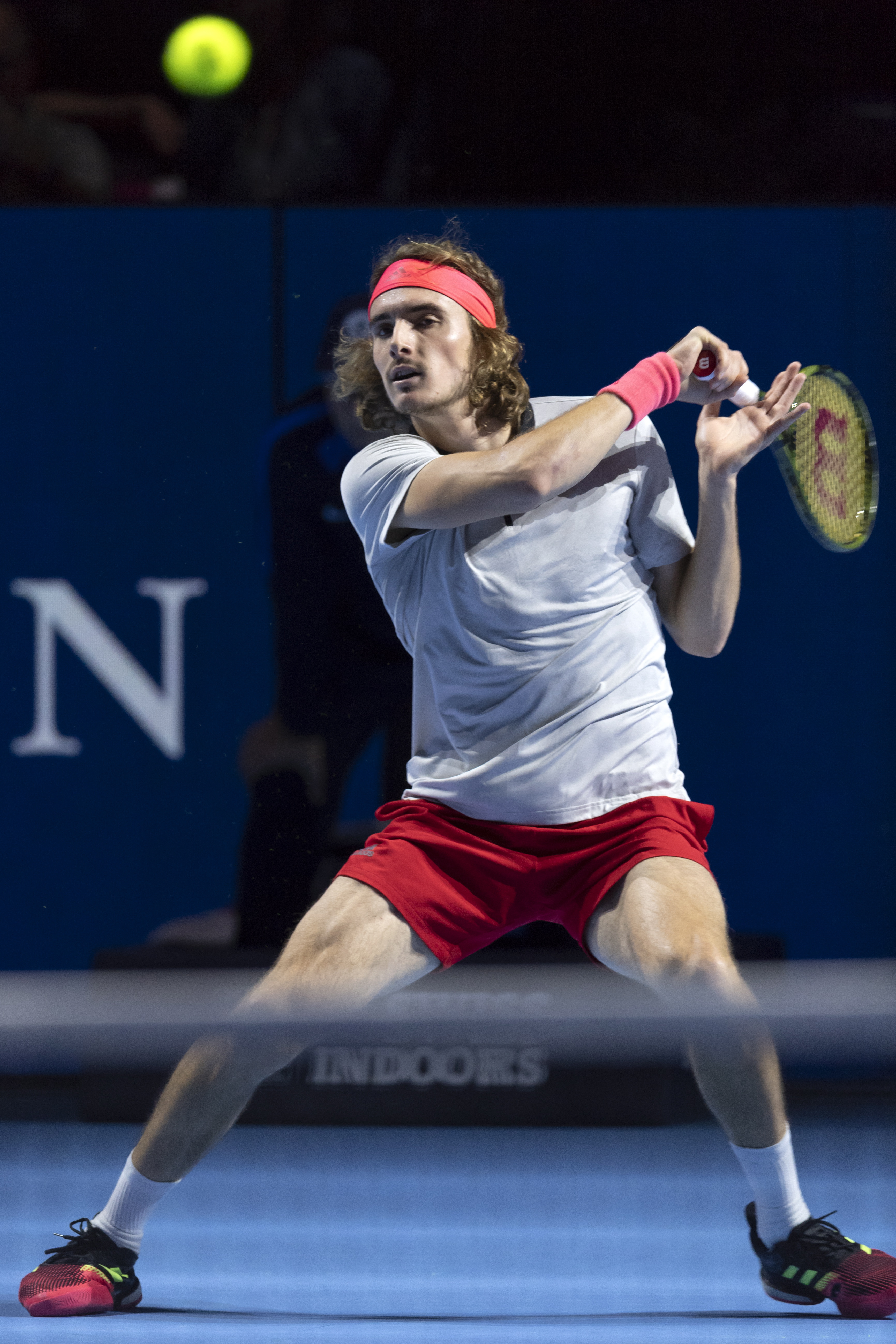 德国网球队险胜意大利网球队,西西帕斯统治全场 德国网球队险胜意大利网球队,西西帕斯统治全场