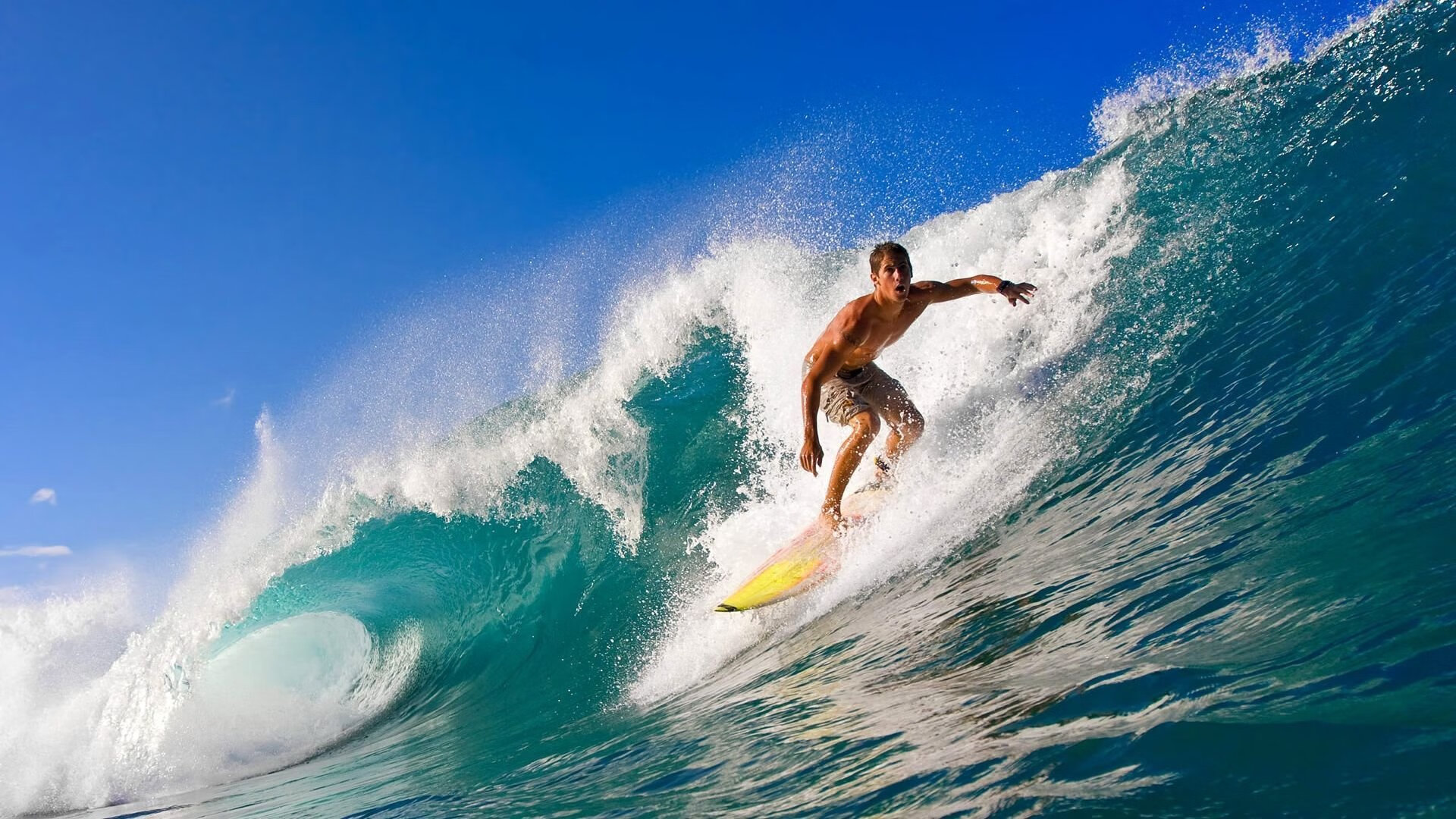 赛道烽烟再起，F1新赛季揭幕战，比利时末节神级超车锁定胜局