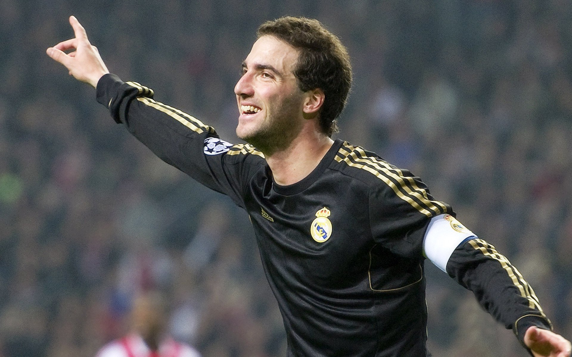 北京队狂胜雄鹿，浓眉打出统治级数据，一场跨越篮球次元的梦幻对决