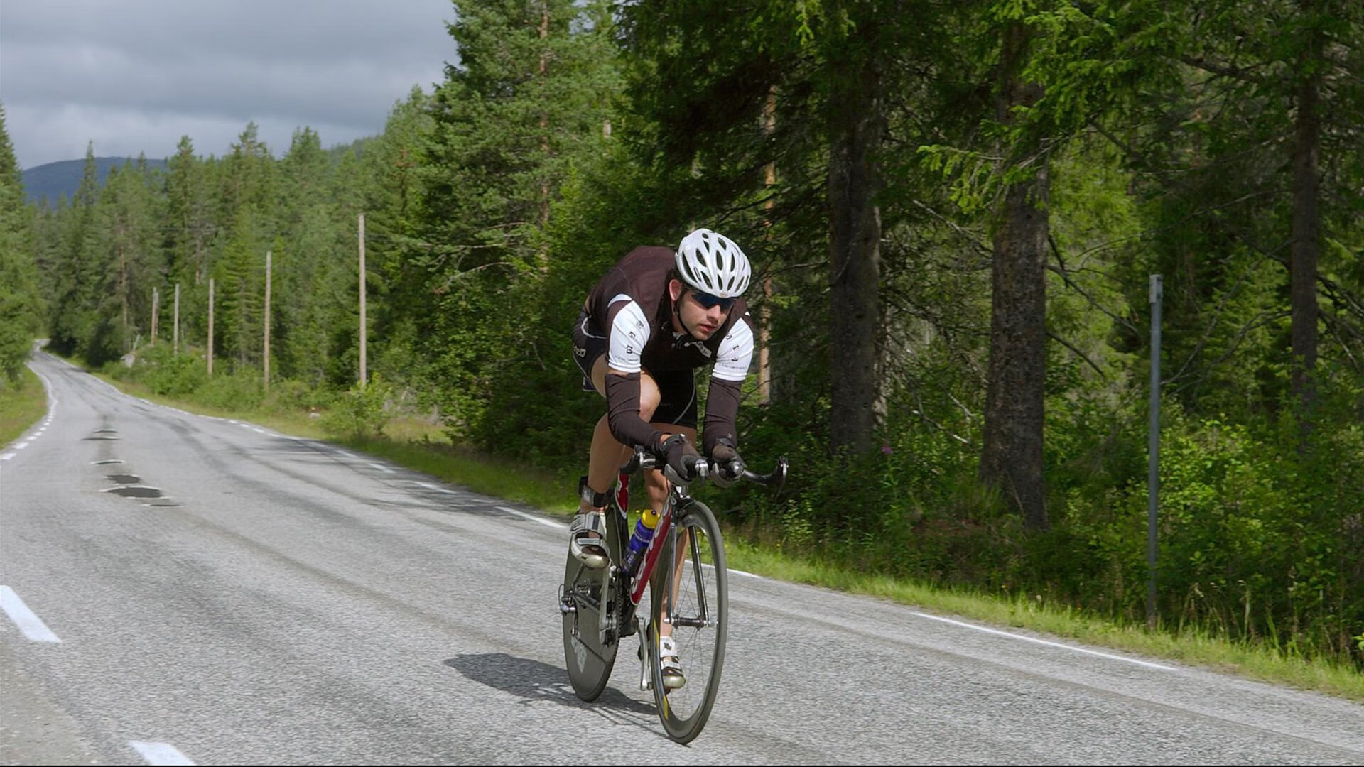 赛道上的双重奏，索伯轻取哈斯，维斯塔潘再展王者风范